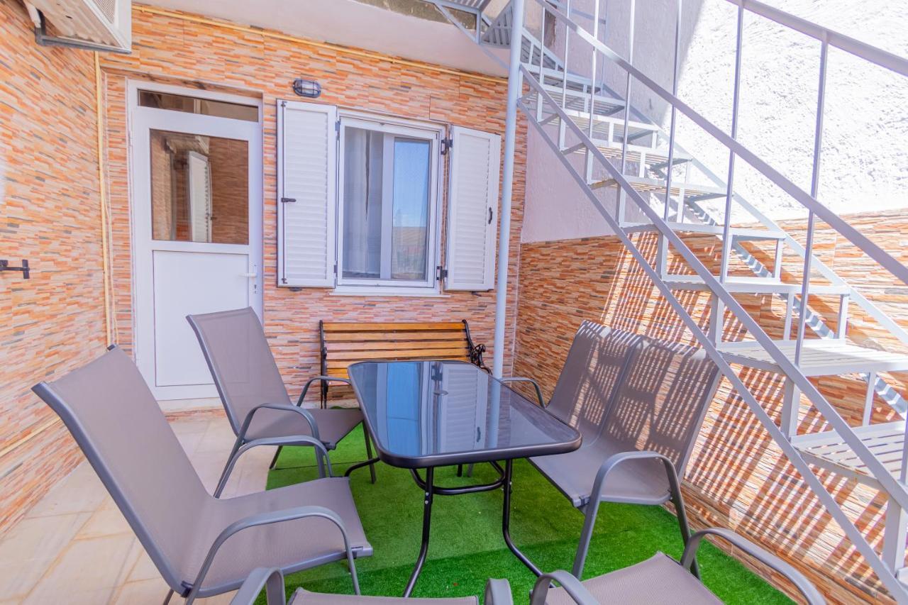 Floras - At The Center Of It Appartement *
