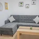 Floras Apartment - At The Center Of It All